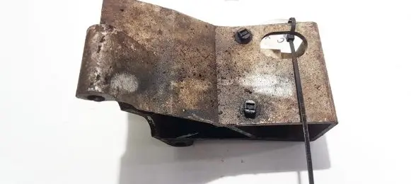 Volvo V70 Engine mounting bracket