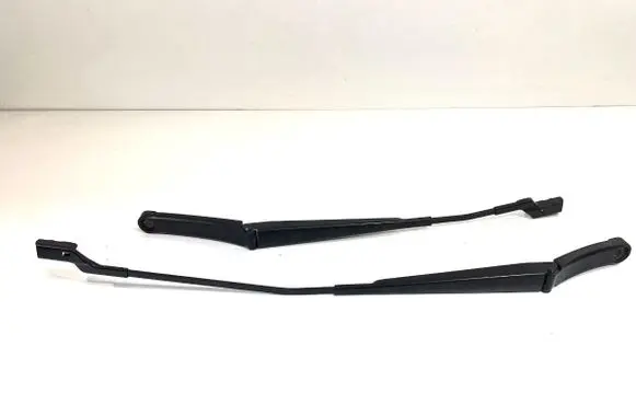 Volkswagen PASSAT CC Front wiper blade arm