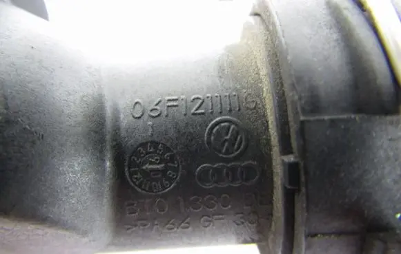 Volkswagen PASSAT B6 Thermostat housing 06F121111G