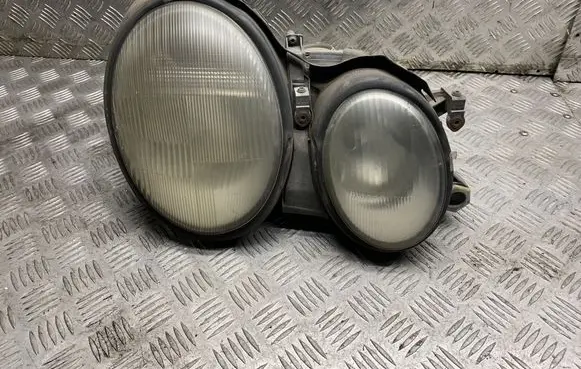 Mercedes-Benz CLK AMG A208 C208 Headlight/headlamp 147552