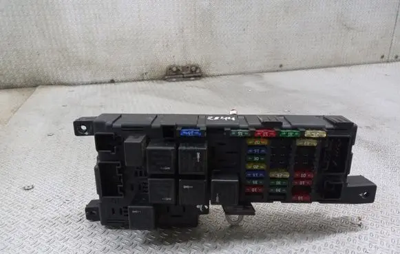 Volvo V70 Fuse box set 30728008 518828108