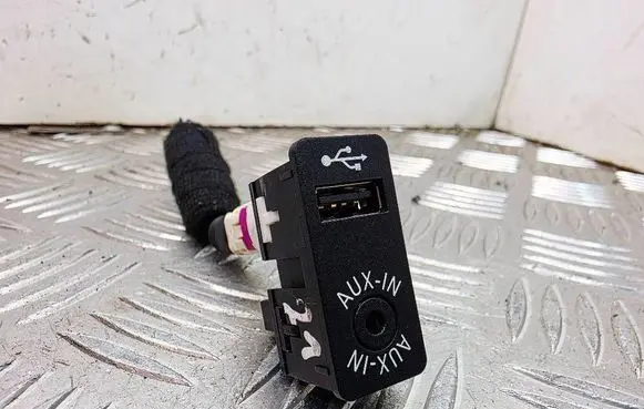 BMW 3 F30 F35 F31 AUX in-socket connector 9229246