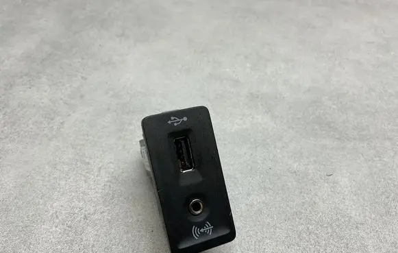 Volkswagen PASSAT B8 USB socket connector 5G0035222E 5Q0035726E
