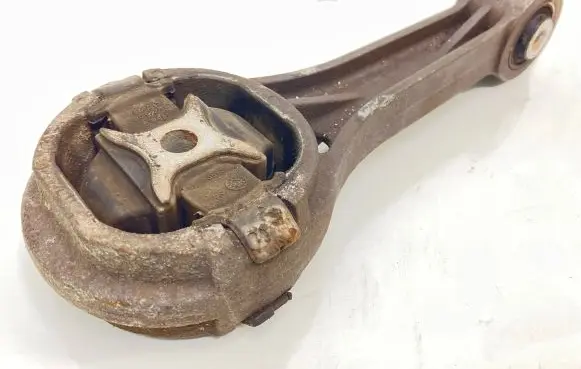 Volkswagen Up Engine mount bracket