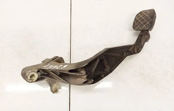 Volkswagen PASSAT B5 Brake pedal 8D1721316D