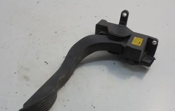 Iveco Daily 35.8 - 9 Accelerator pedal position sensor 504061734