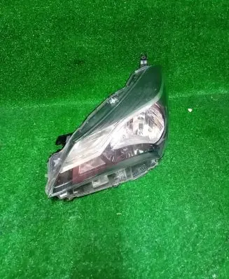 Toyota Yaris Headlight/headlamp