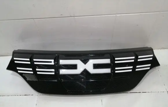 Dacia Duster Front bumper upper radiator grill