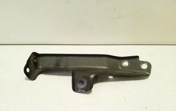Nissan X-Trail T32 Fender mounting bracket