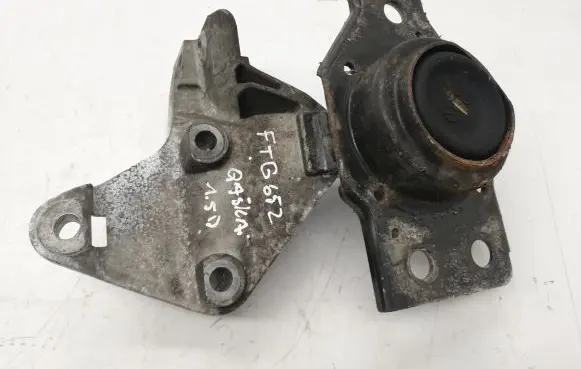 Nissan Qashqai Engine mount bracket DD130707