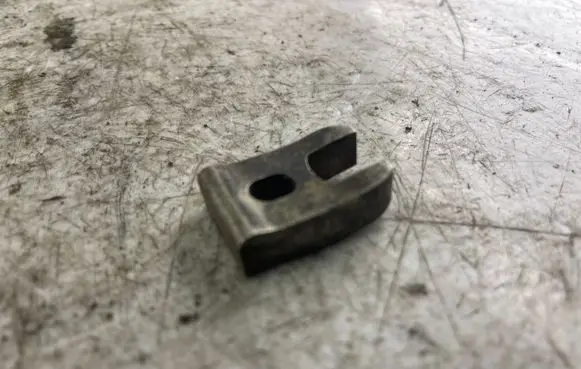 Mercedes-Benz E W210 Fuel Injector clamp holder