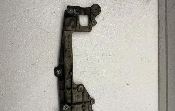 Volkswagen Golf V Other engine bay part 03G131159
