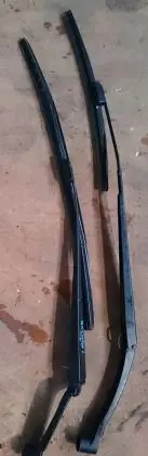 Nissan Qashqai Front wiper blade arm