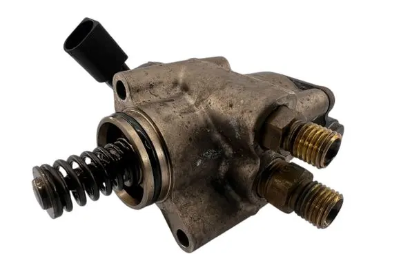 Audi A6 S6 C6 4F Fuel injection high pressure pump 07L127026A 07L127026AD