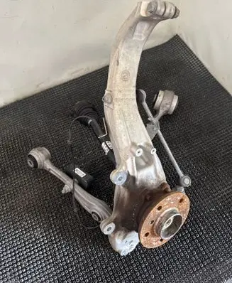 BMW X7 G07 Front wheel hub spindle knuckle 6876656 8486202 6884584