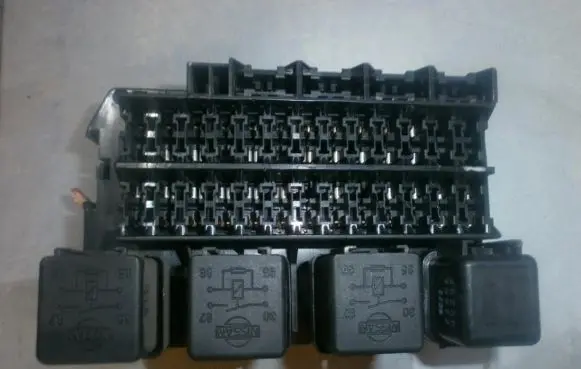 Nissan Micra Fuse box set 252309f900