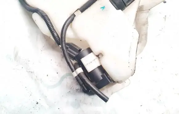 Volvo V50 Windscreen/windshield washer pump
