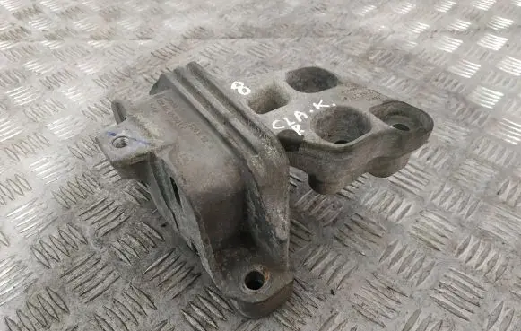 Mercedes-Benz CLA C117 X117 W117 Engine mount bracket 326E23 26008