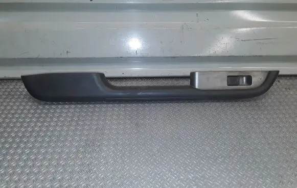 Nissan X-Trail T30 Rear door handle trim 829498H300X