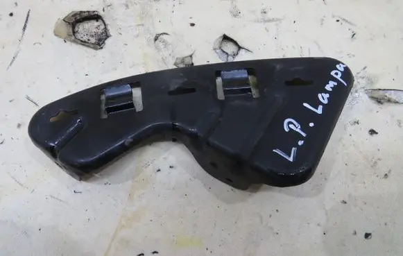 KIA Sportage Headlight/headlamp mounting bracket GMAUTO4574097