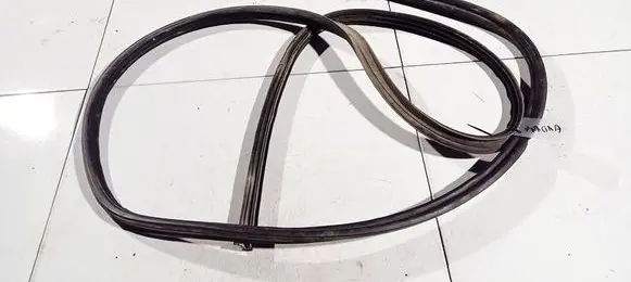 Suzuki Grand Vitara II Rubber seal rear door 