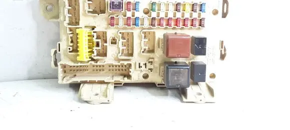 Toyota Avensis Verso Fuse module 8922144040 9098702016 9098704006