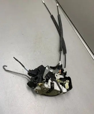Mitsubishi Colt Front door lock