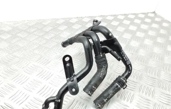 Volkswagen PASSAT B8 Engine coolant pipe/hose 04L121064AF
