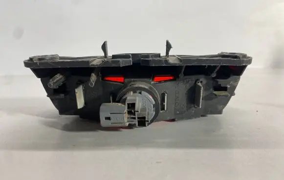 Honda CR-V Third/center stoplight P6939
