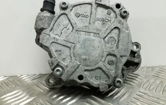Volkswagen PASSAT B7 Vacuum pump 03L145100F