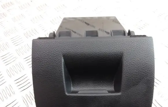 BMW 4 F32 F33 Glove box 9218529
