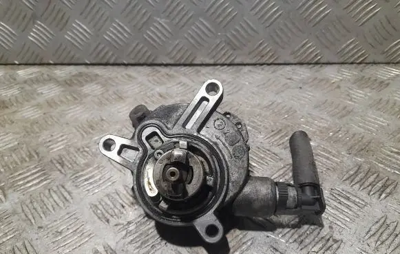 Volvo V70 Vacuum pump 08699237