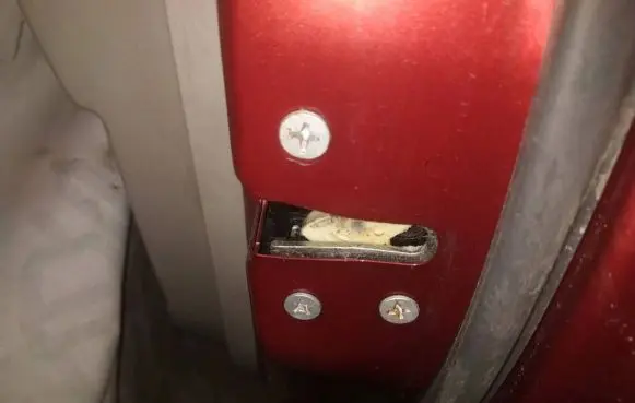 Mazda CX-7 Front door lock