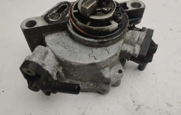 Peugeot 3008 II Vacuum pump 9804021880