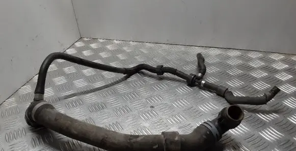 Volkswagen PASSAT B8 Engine coolant pipe/hose