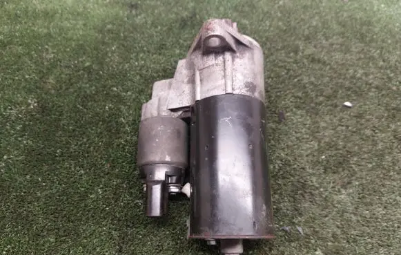 Volkswagen PASSAT B6 Starter motor 02E911023