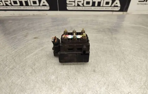 Mercedes-Benz R W251 Air suspension valve block A2513200058 050506 050503