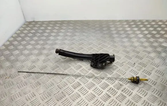 Opel Vivaro Oil level dip stick 8200855273D