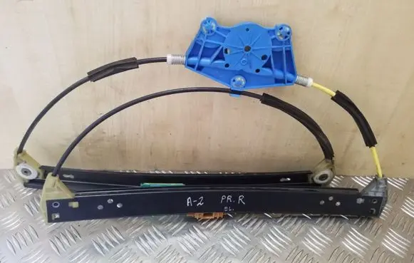 Front window lifting mechanism without motor