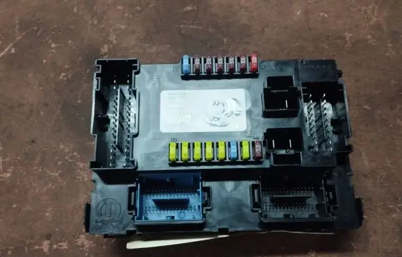Jeep Renegade Fuse module 00520432780