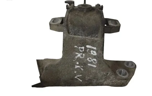 Peugeot 407 Engine mount bracket