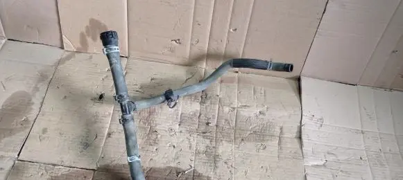 Chevrolet Camaro Engine coolant pipe/hose 84128872