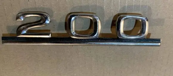 Mercedes-Benz W123 Manufacturers badge/model letters 