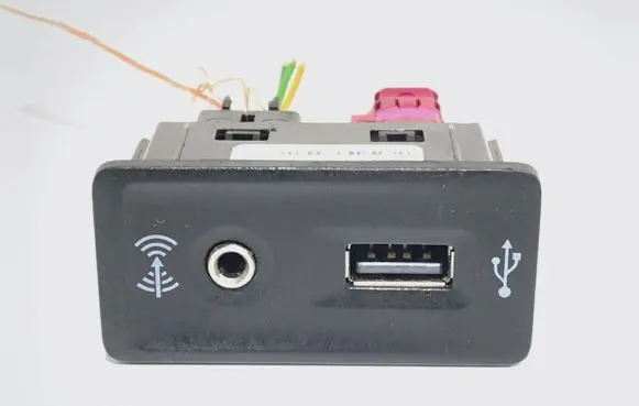 Volkswagen Golf VII USB socket connector 5G0035222F