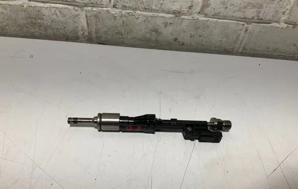 BMW X5 E70 Fuel injector 7597870 10213541