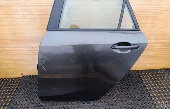 Mazda 3 II Rear door