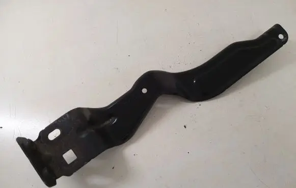 Mercedes-Benz C W204 Headlight/headlamp mounting bracket 204620593