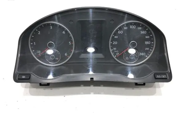 Volkswagen Tiguan Speedometer (instrument cluster) 5N0920872A