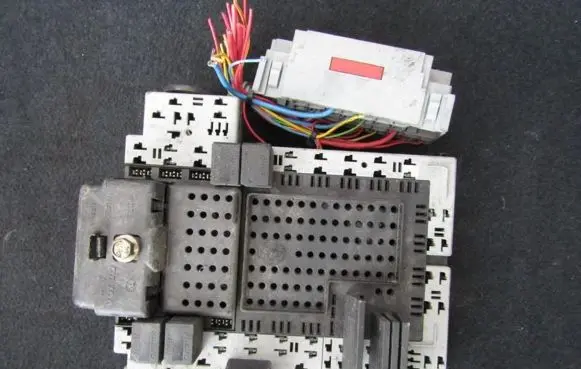 Volvo S60 Fuse box set 8645729 hw-pn8645729