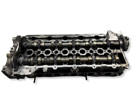 Volvo XC70 Engine head 08687846